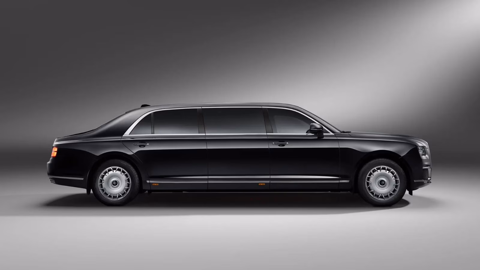 Aurus Senat limousine